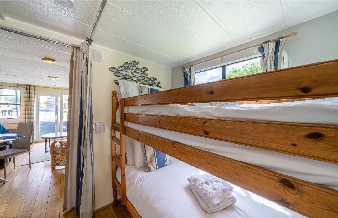 Bluebird House-Boat Hotel East Molesey Esterno foto