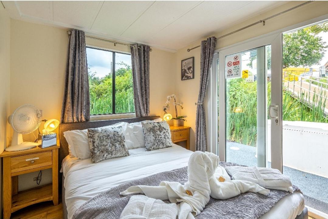 Bluebird House-Boat Hotel East Molesey Esterno foto
