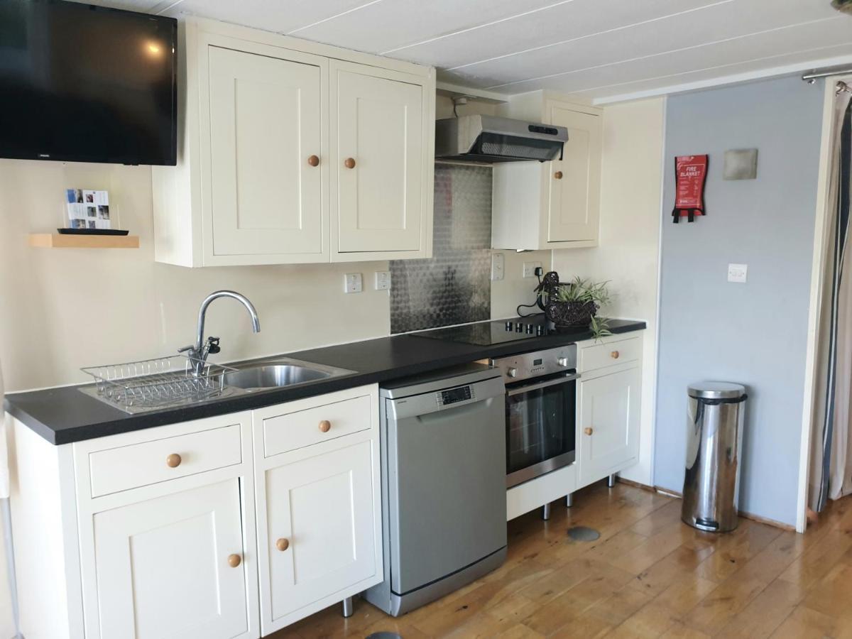 Bluebird House-Boat Hotel East Molesey Esterno foto