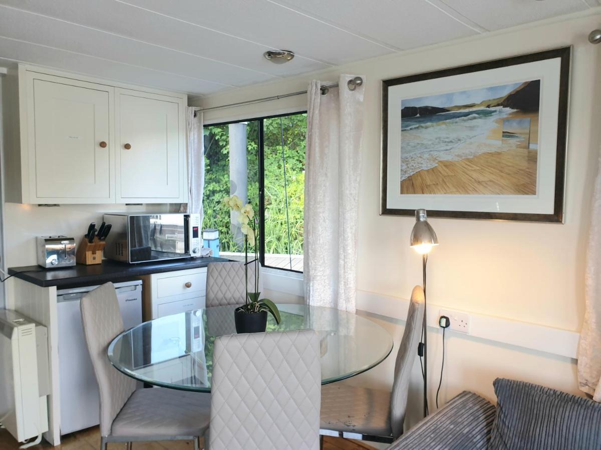 Bluebird House-Boat Hotel East Molesey Esterno foto