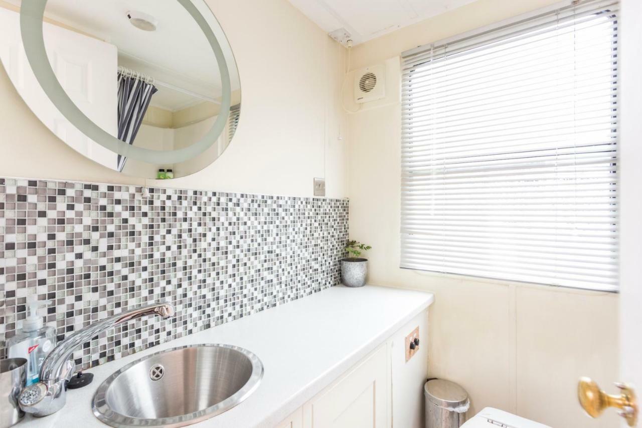 Bluebird House-Boat Hotel East Molesey Esterno foto